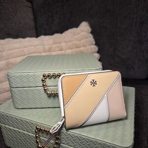 Tory Burch Women's Tan and White 'Soft Serve' Wallet NWT
